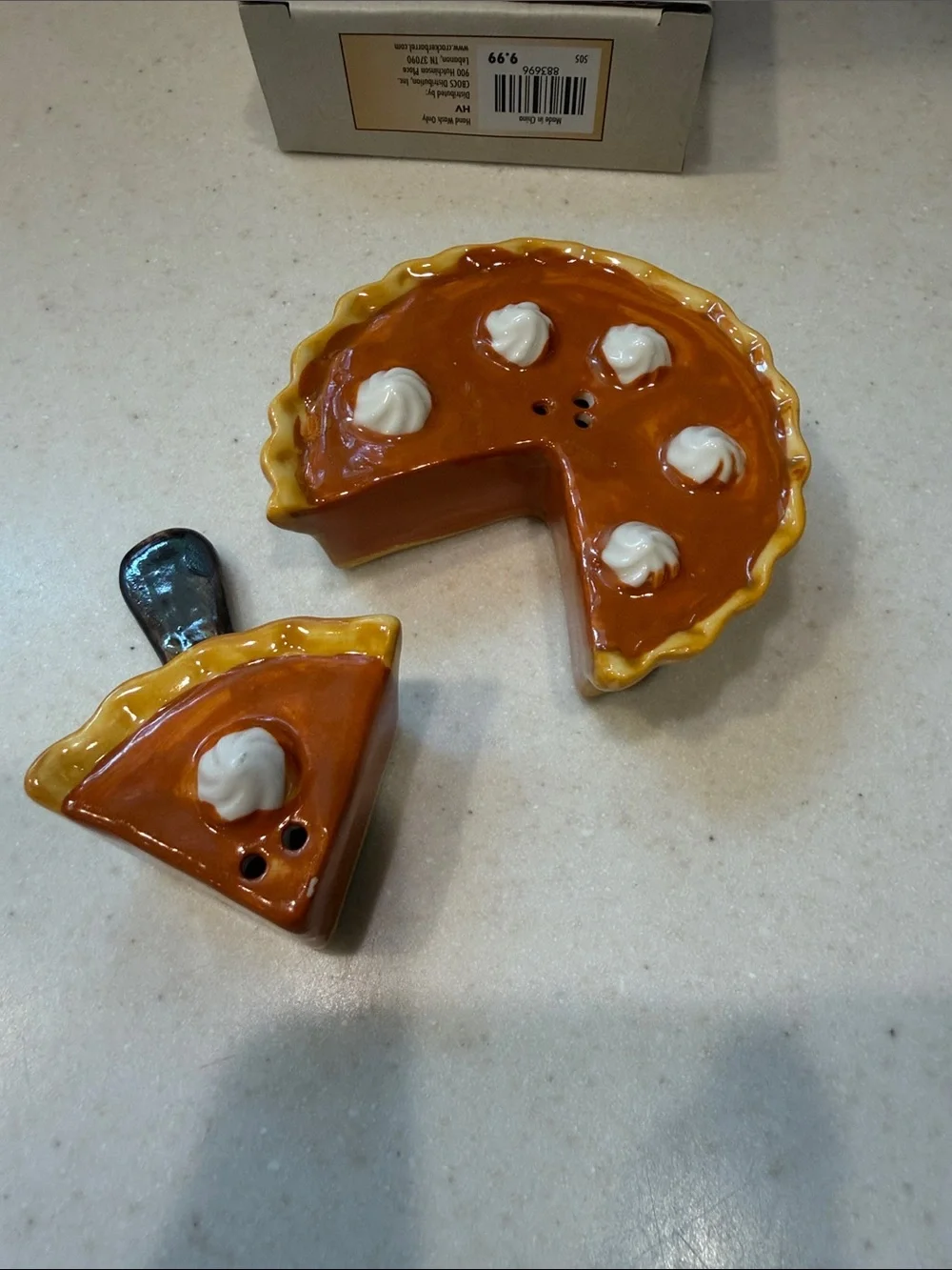 Cracker Barrel Salt and Pepper Shaker Set - Pumpkin Pie